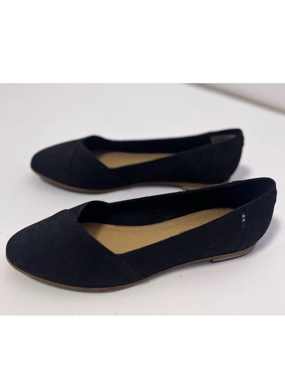 Toms Flats Julie Black Suede Perforated Upper Slip On Women’s Size 7 U.S. - Picture 3 of 6